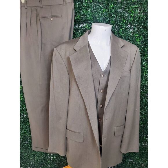 Oscar De La Renta 3 piece suit - Picture 1 of 9